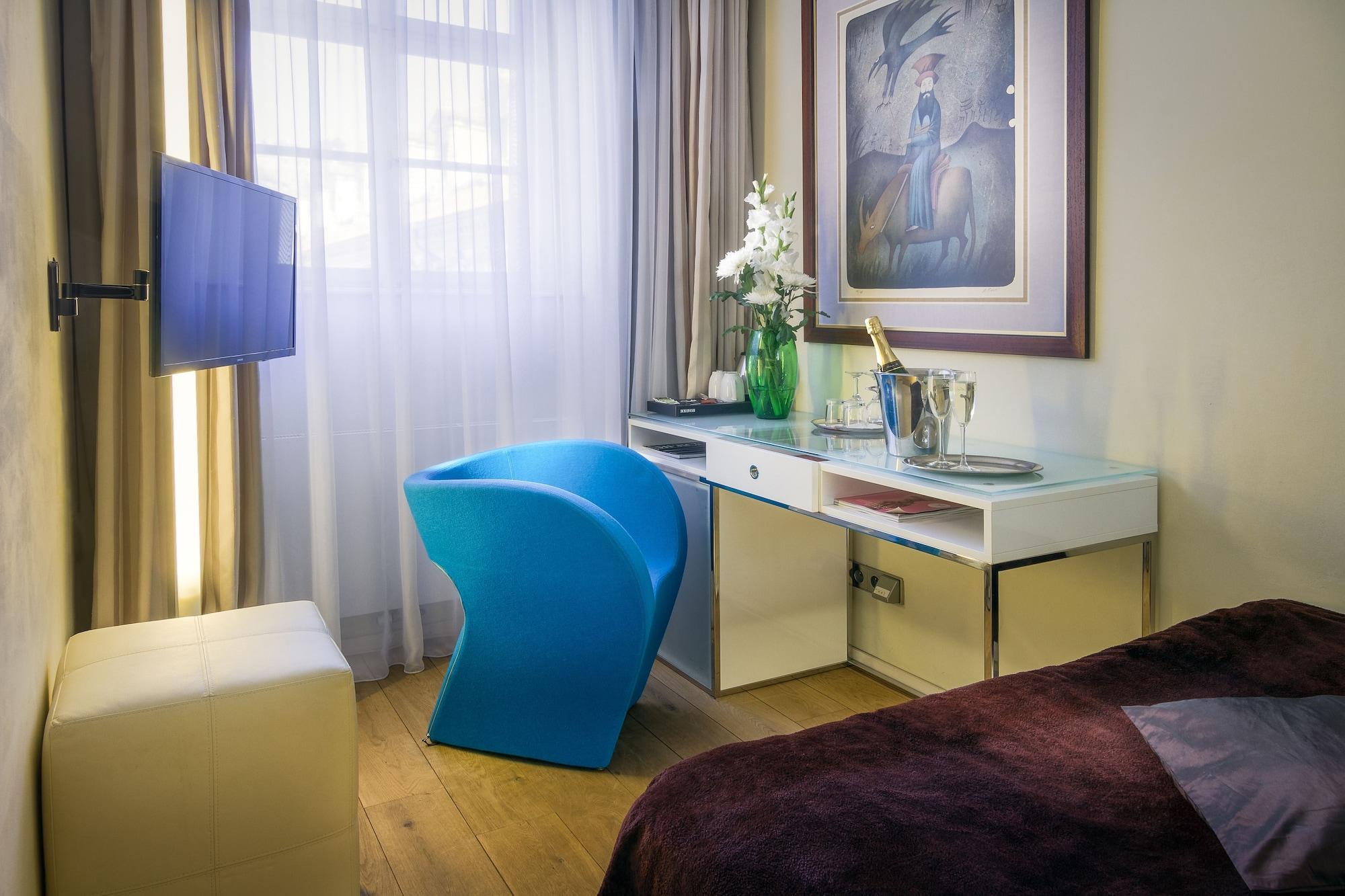 โรงแรมทรี สตอร์คส์ ปราก ภายนอก รูปภาพ A room at the hotel