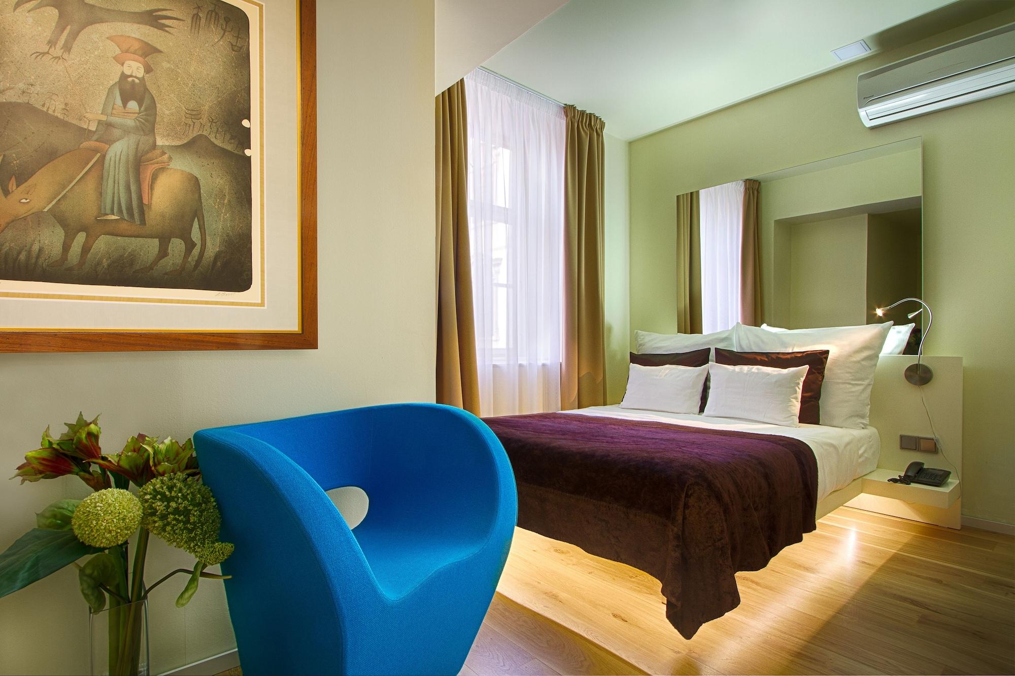 โรงแรมทรี สตอร์คส์ ปราก ภายนอก รูปภาพ A room at the hotel