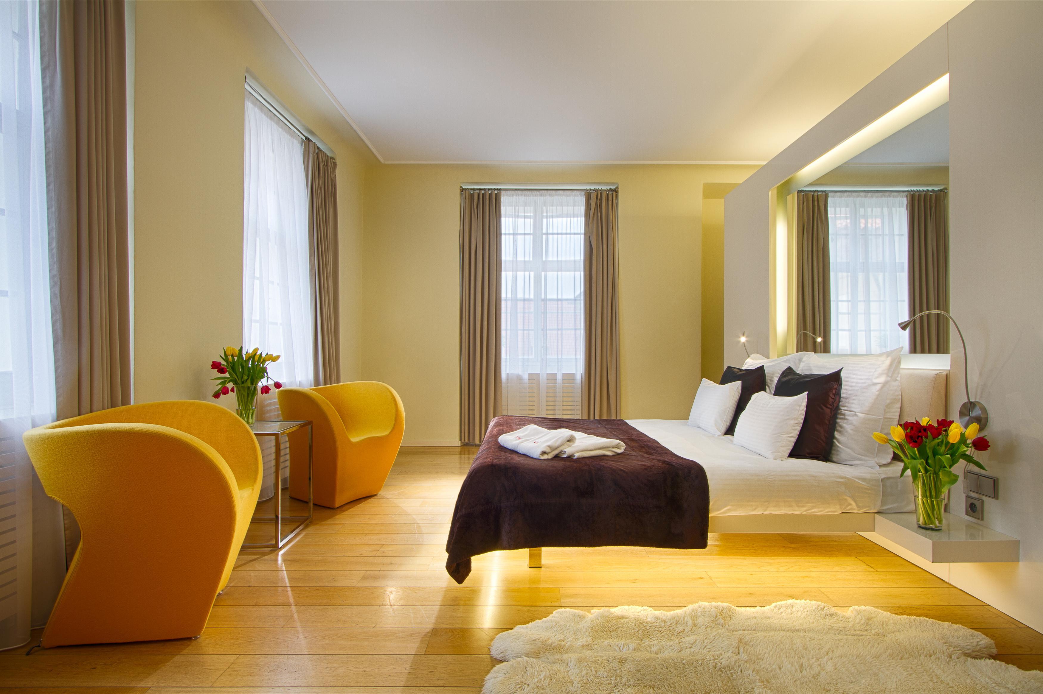 โรงแรมทรี สตอร์คส์ ปราก ภายนอก รูปภาพ A room at the Hotel Mandarin Oriental, Munich